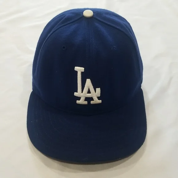 LA Dodger hat. Mens size 7 1/4 (57.7 cm) - Picture 1 of 11